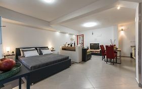 Studio Apartman Mirakul